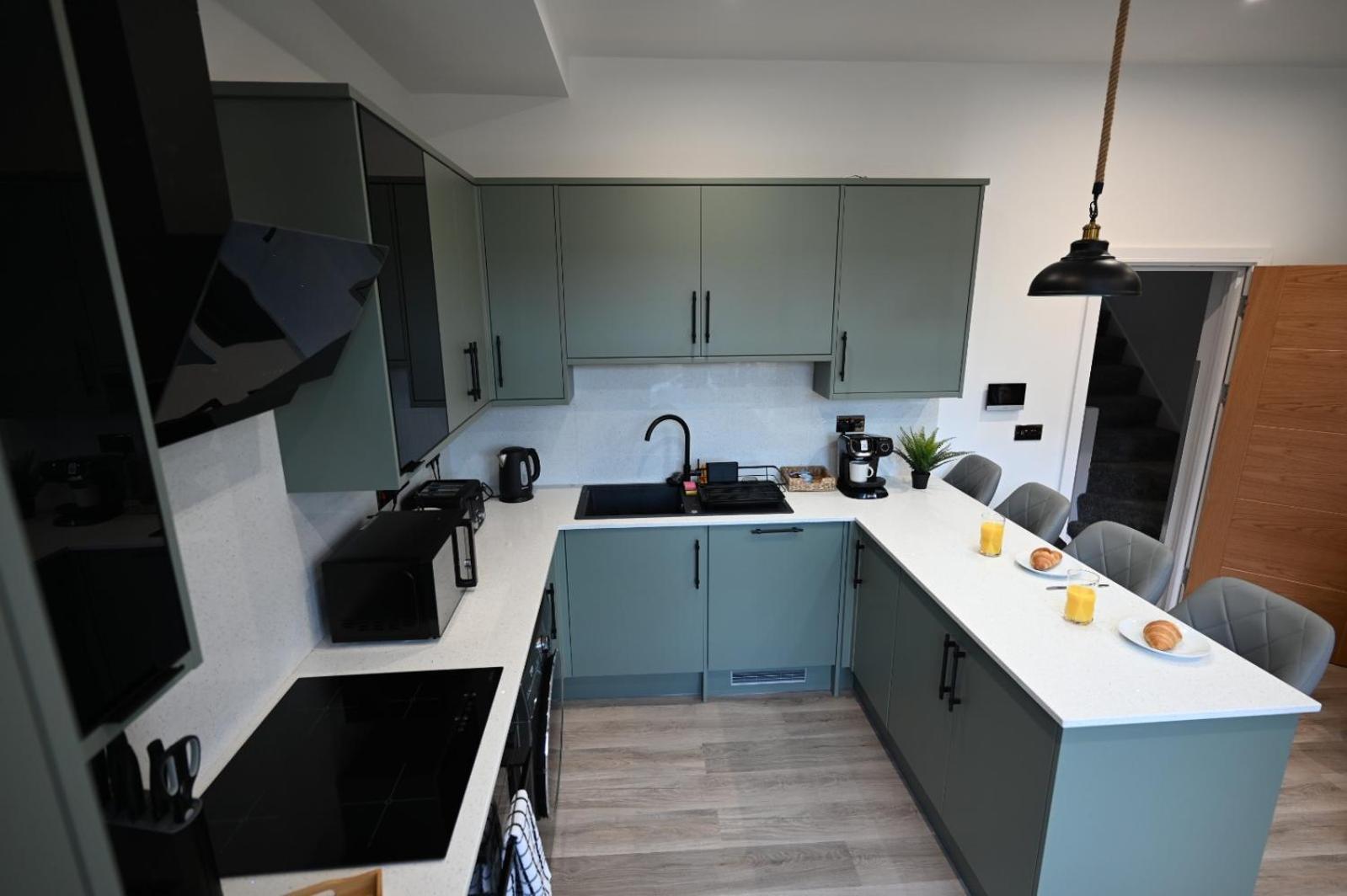 Two Bedroom Apartment In Cardiff City Centre Номер фото